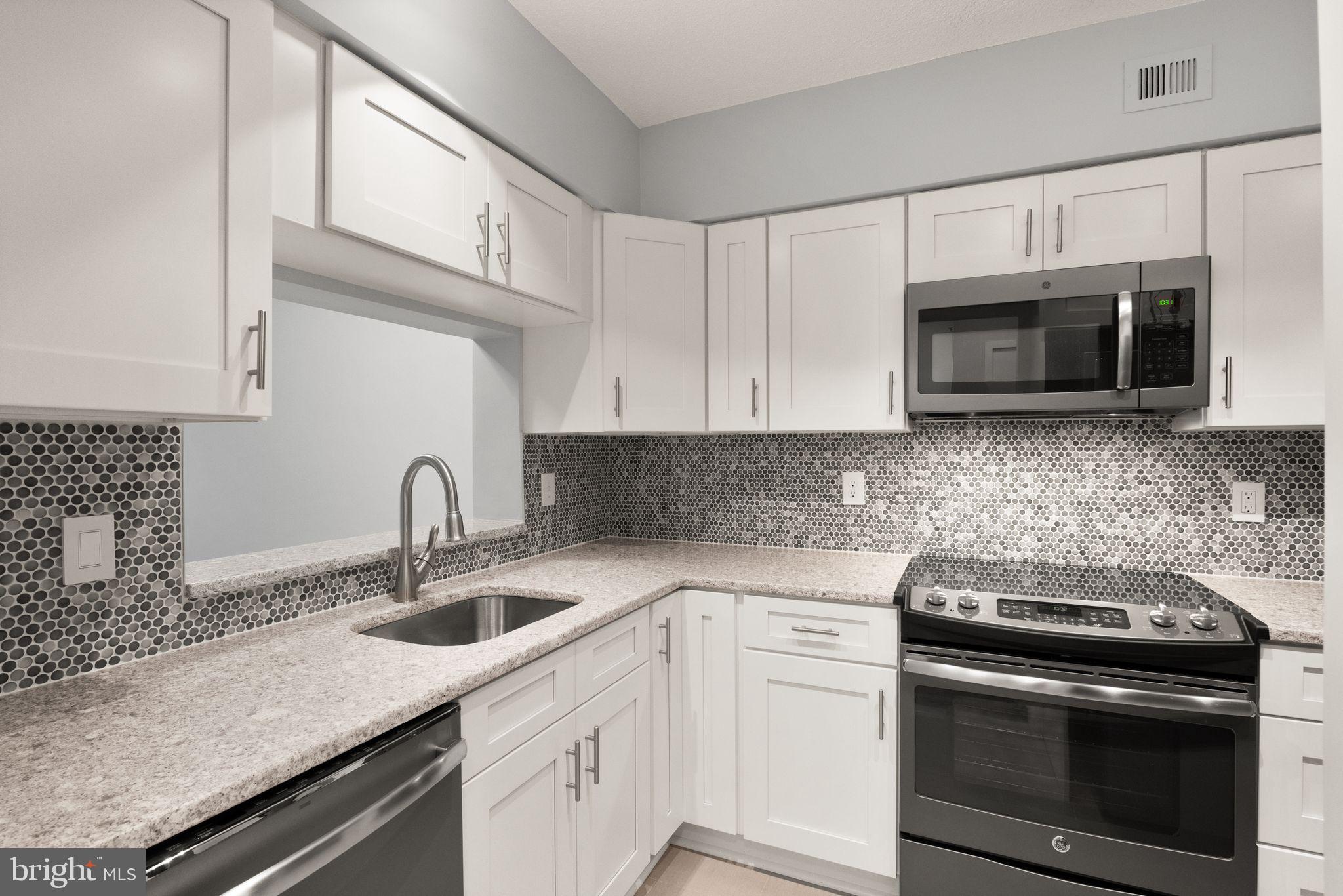 1805 Crystal Dr #215s