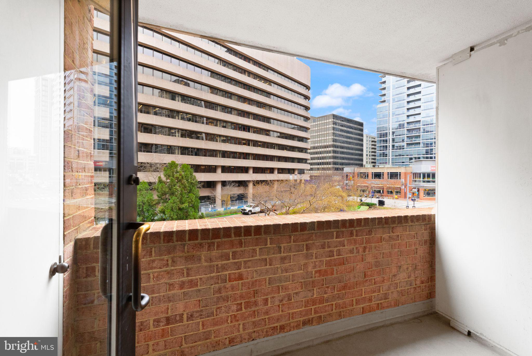 1805 Crystal Dr #215s