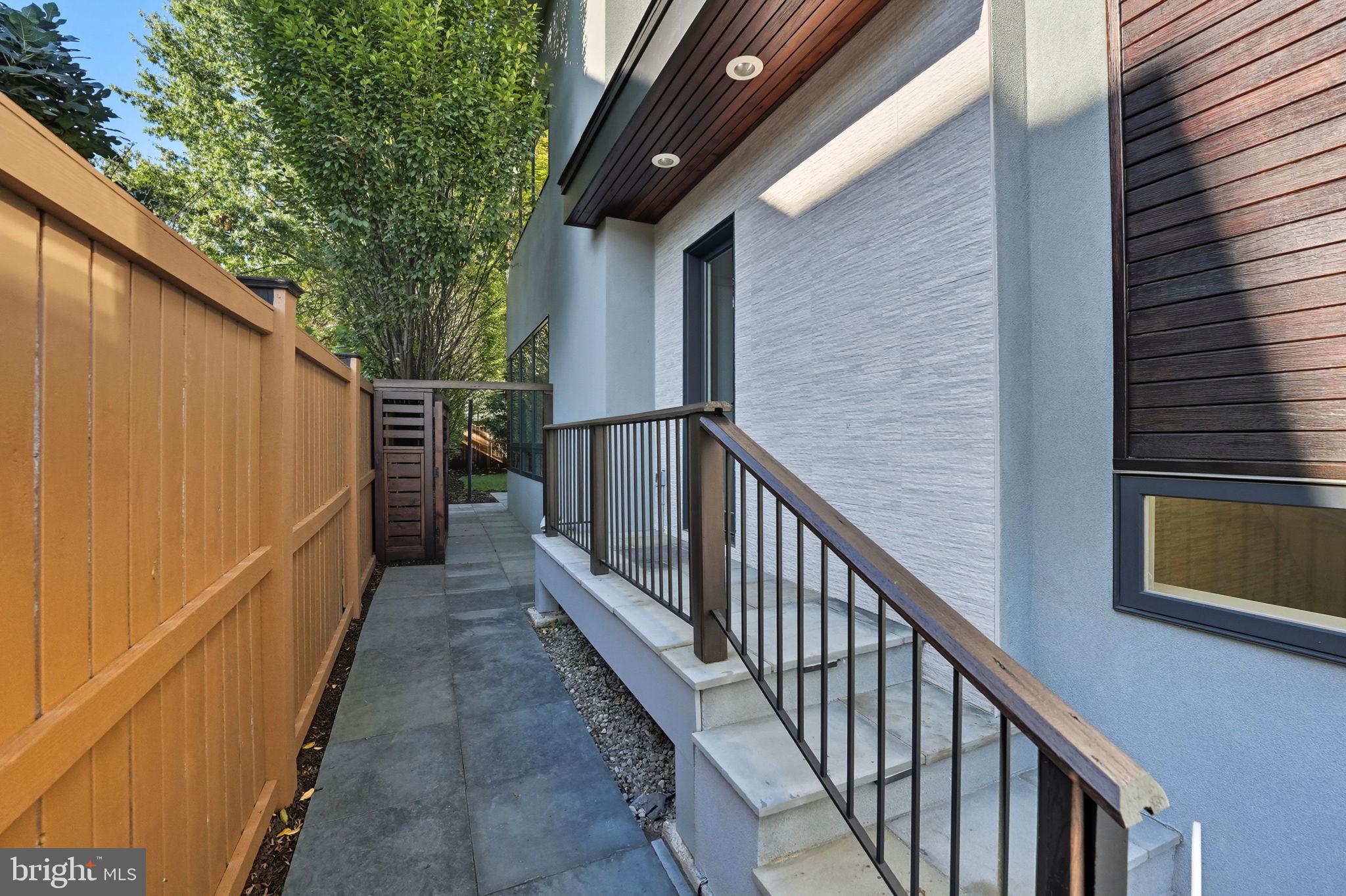 1404 N HERNDON STREET