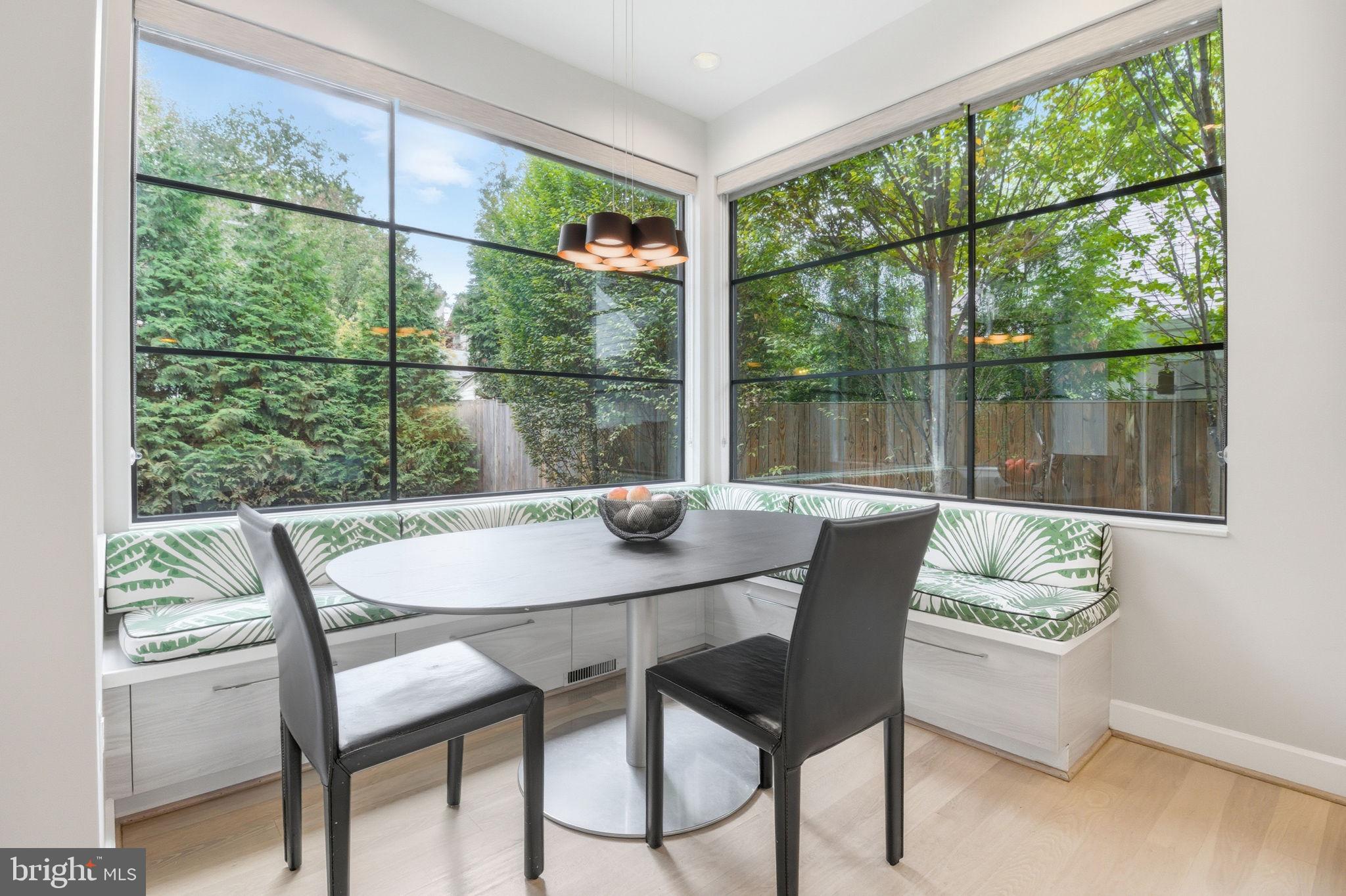 1404 N HERNDON STREET