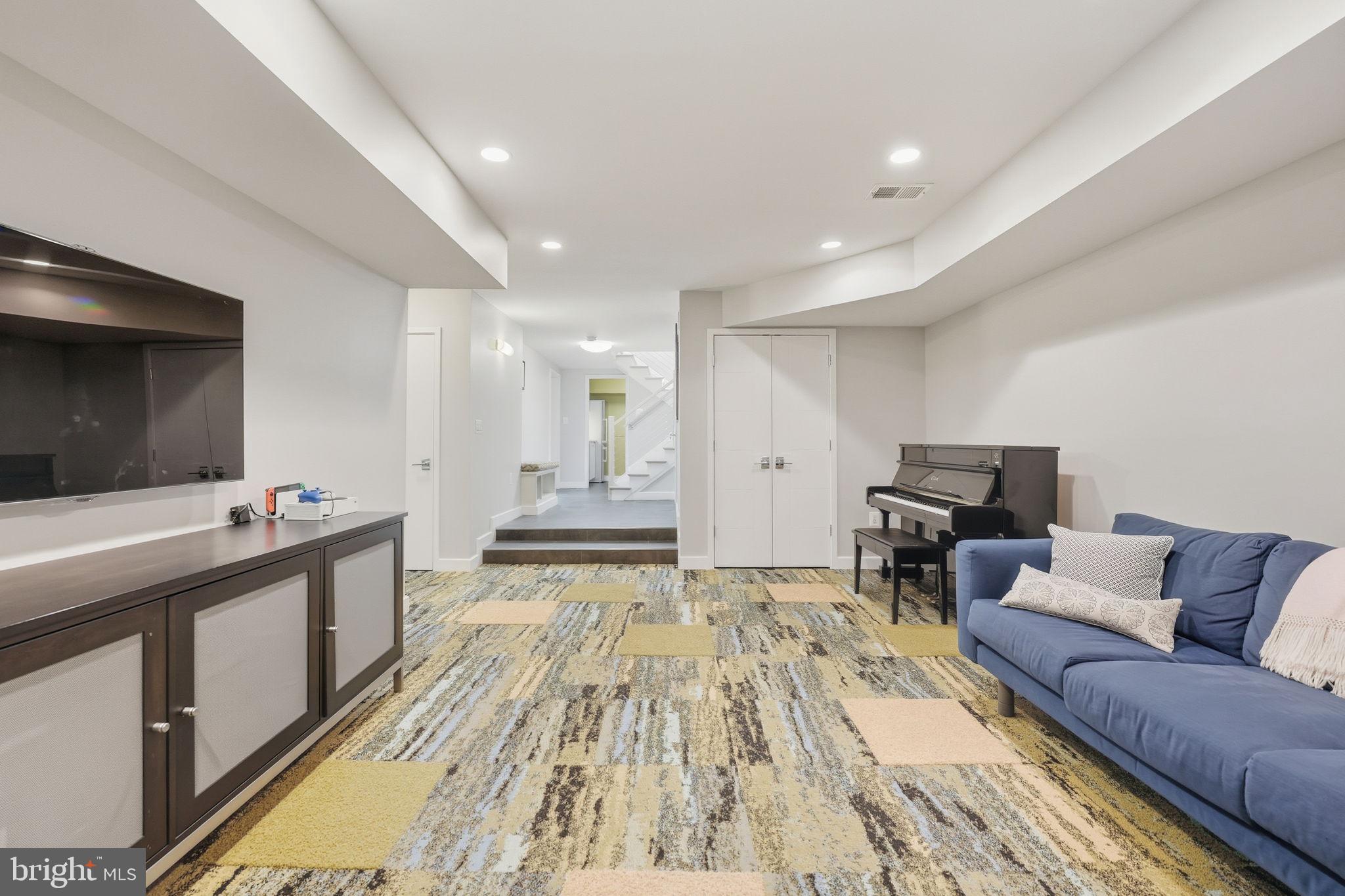 1404 N HERNDON STREET