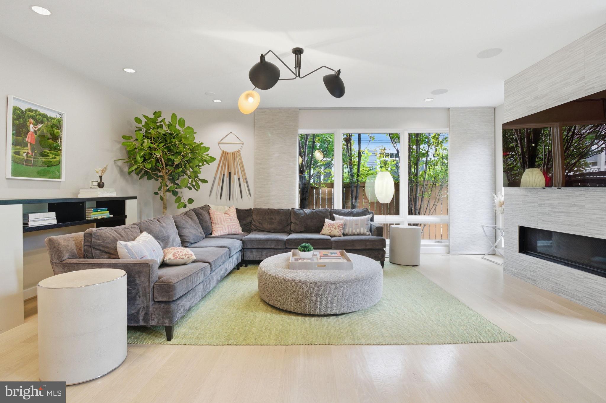 1404 N HERNDON STREET