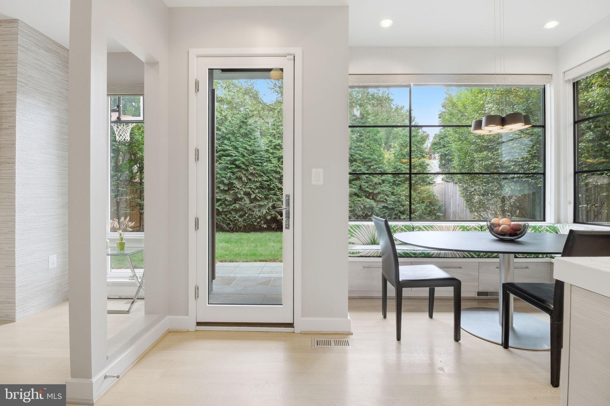 1404 N HERNDON STREET