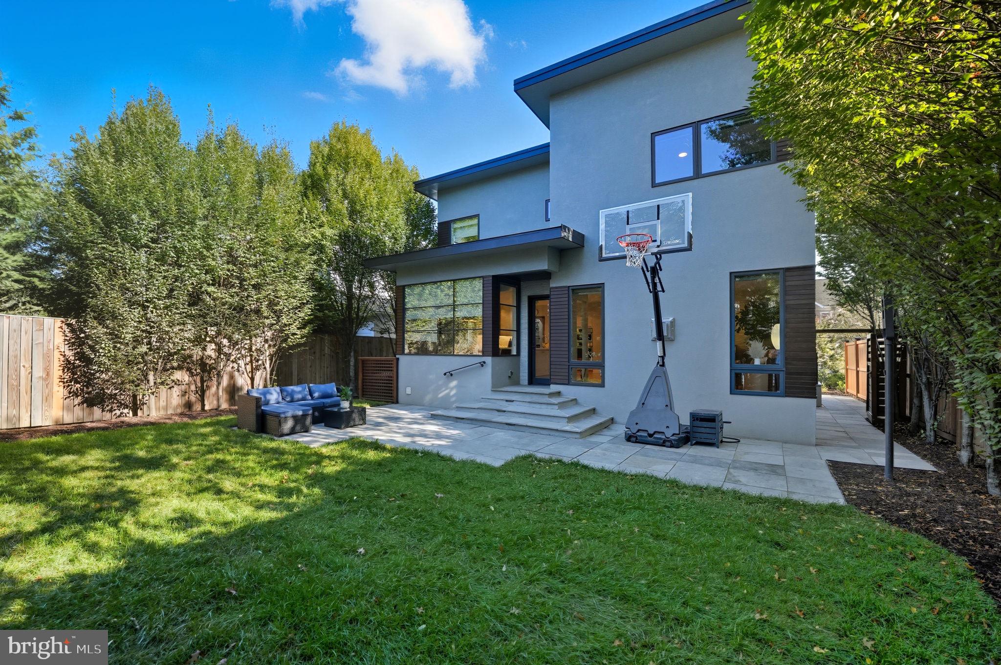 1404 N HERNDON STREET