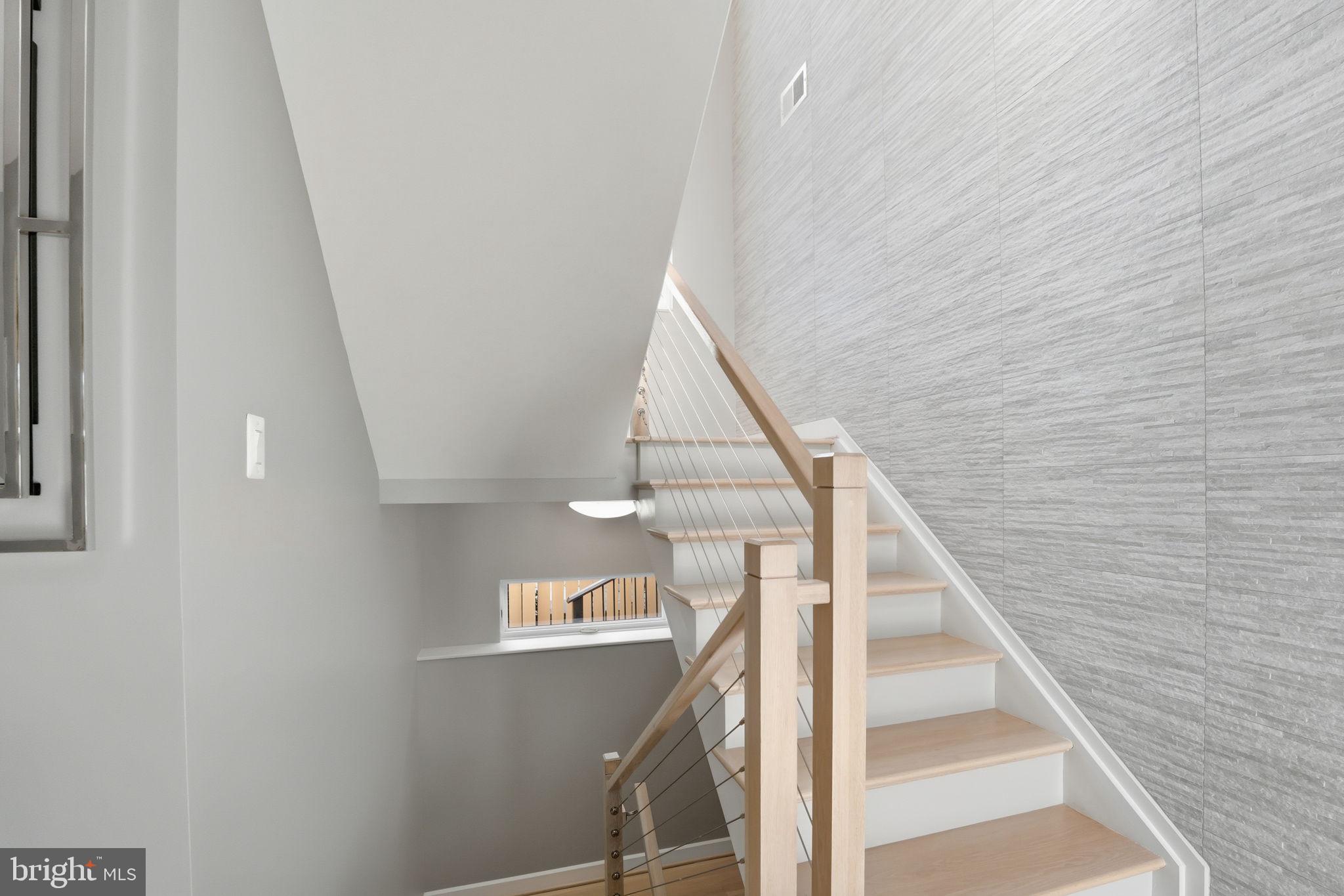 1404 N HERNDON STREET