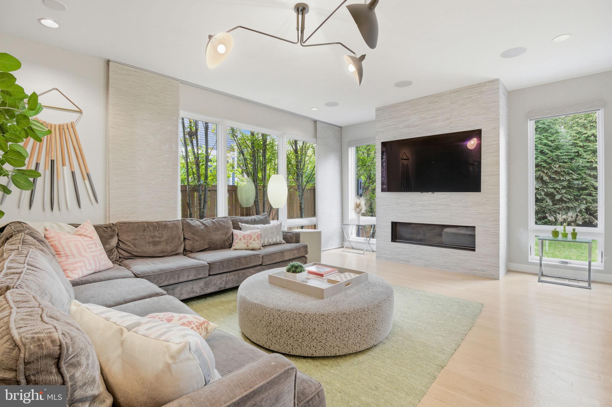 1404 N HERNDON STREET