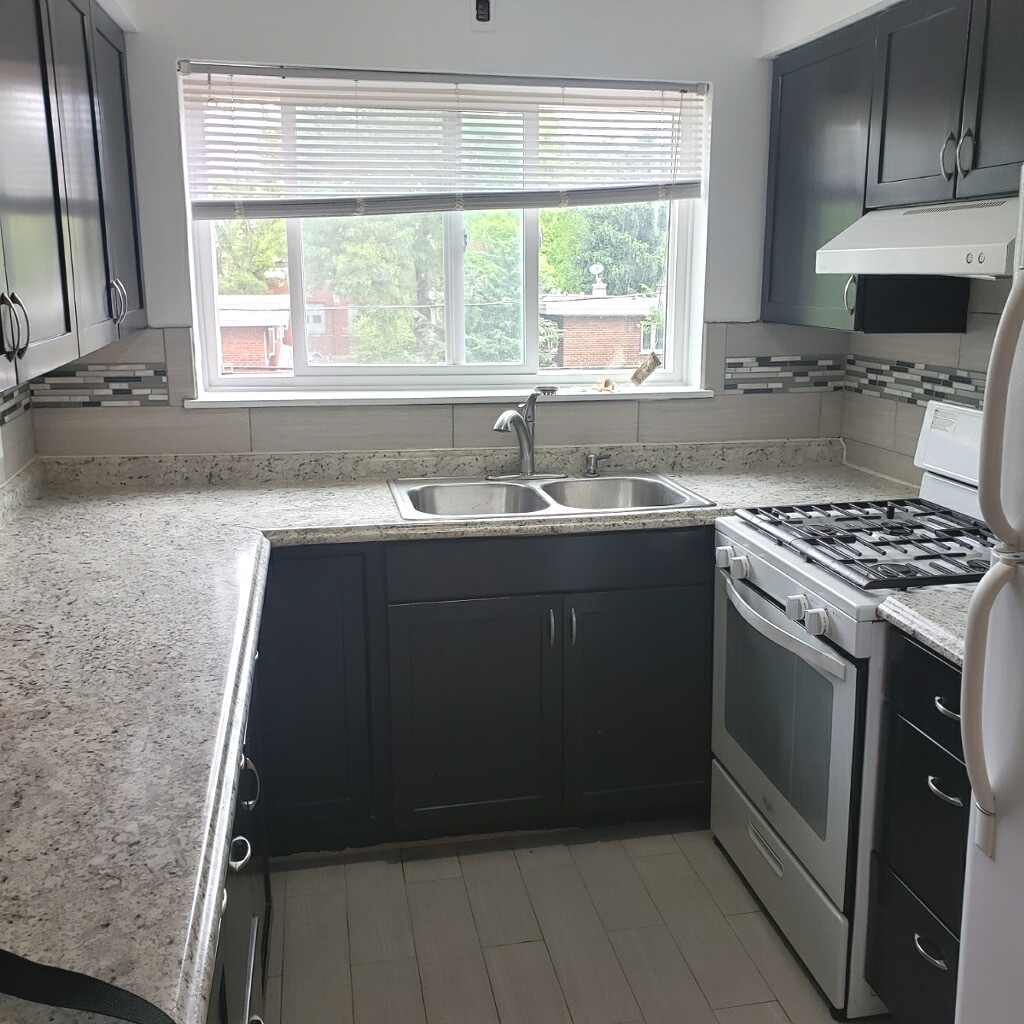 609 Oakton Street Unit: 3D