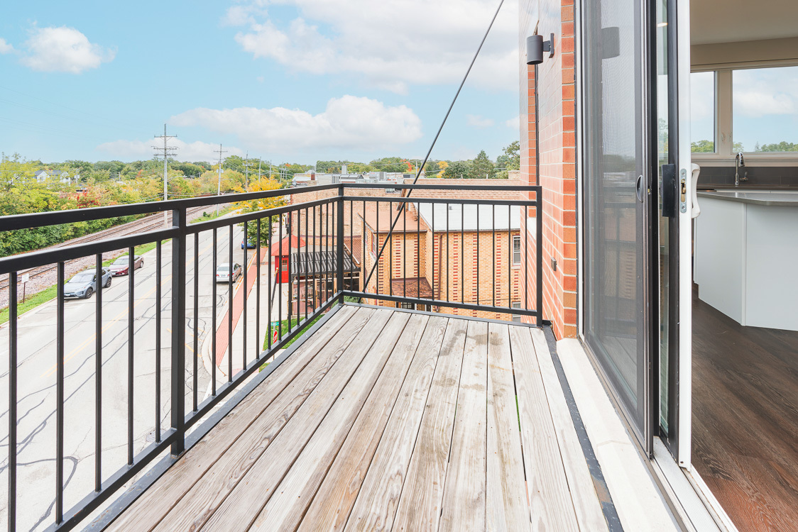 546 Green Bay Road Unit: 402