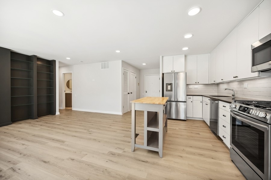 1220 Park Avenue W Unit: 114