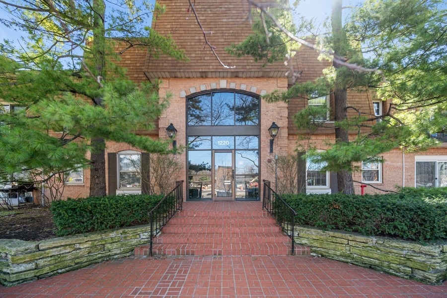 1220 Park Avenue W Unit: 114