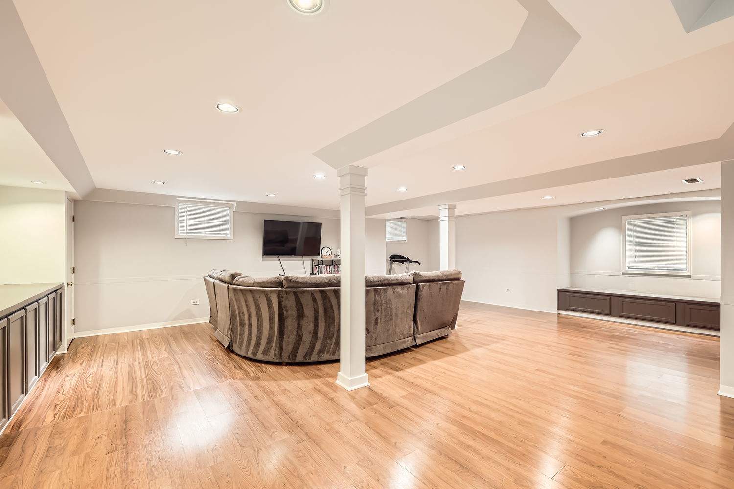 42 Chestnut Court W
