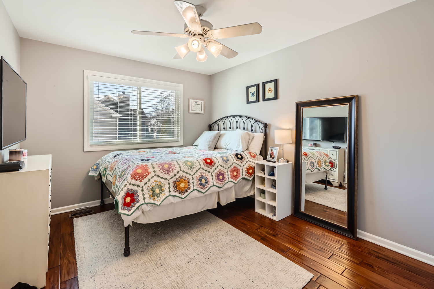 42 Chestnut Court W