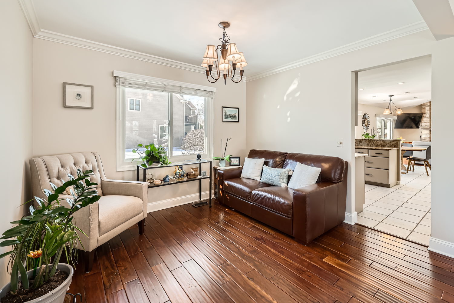 42 Chestnut Court W