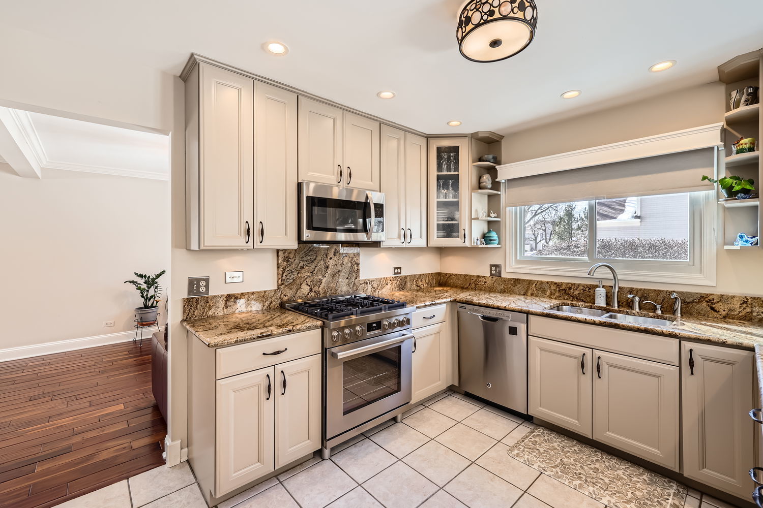42 Chestnut Court W