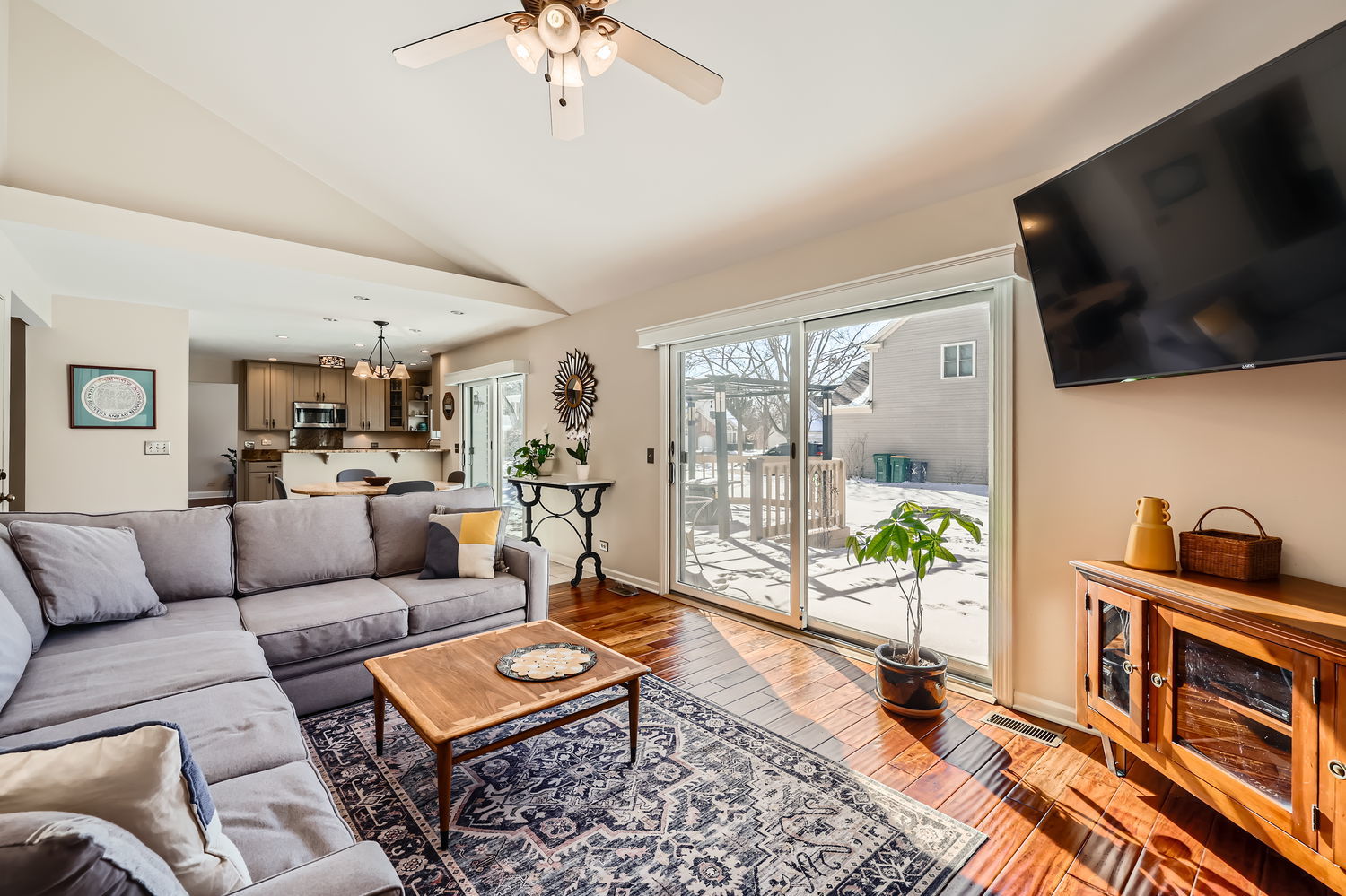 42 Chestnut Court W
