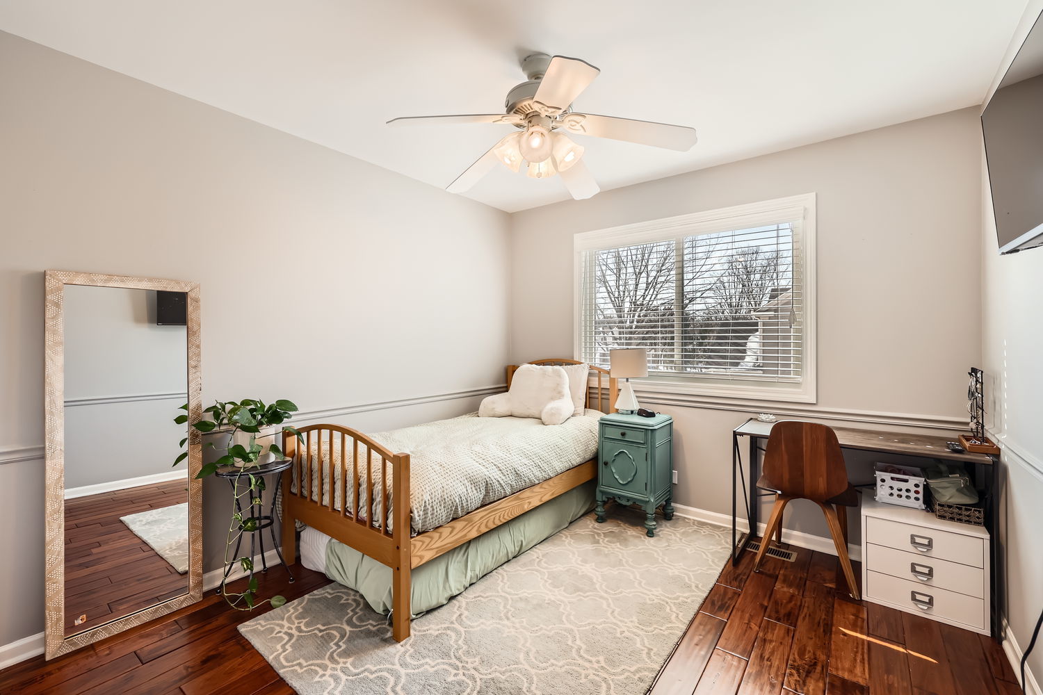 42 Chestnut Court W