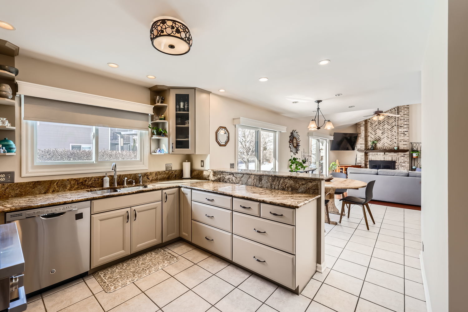 42 Chestnut Court W