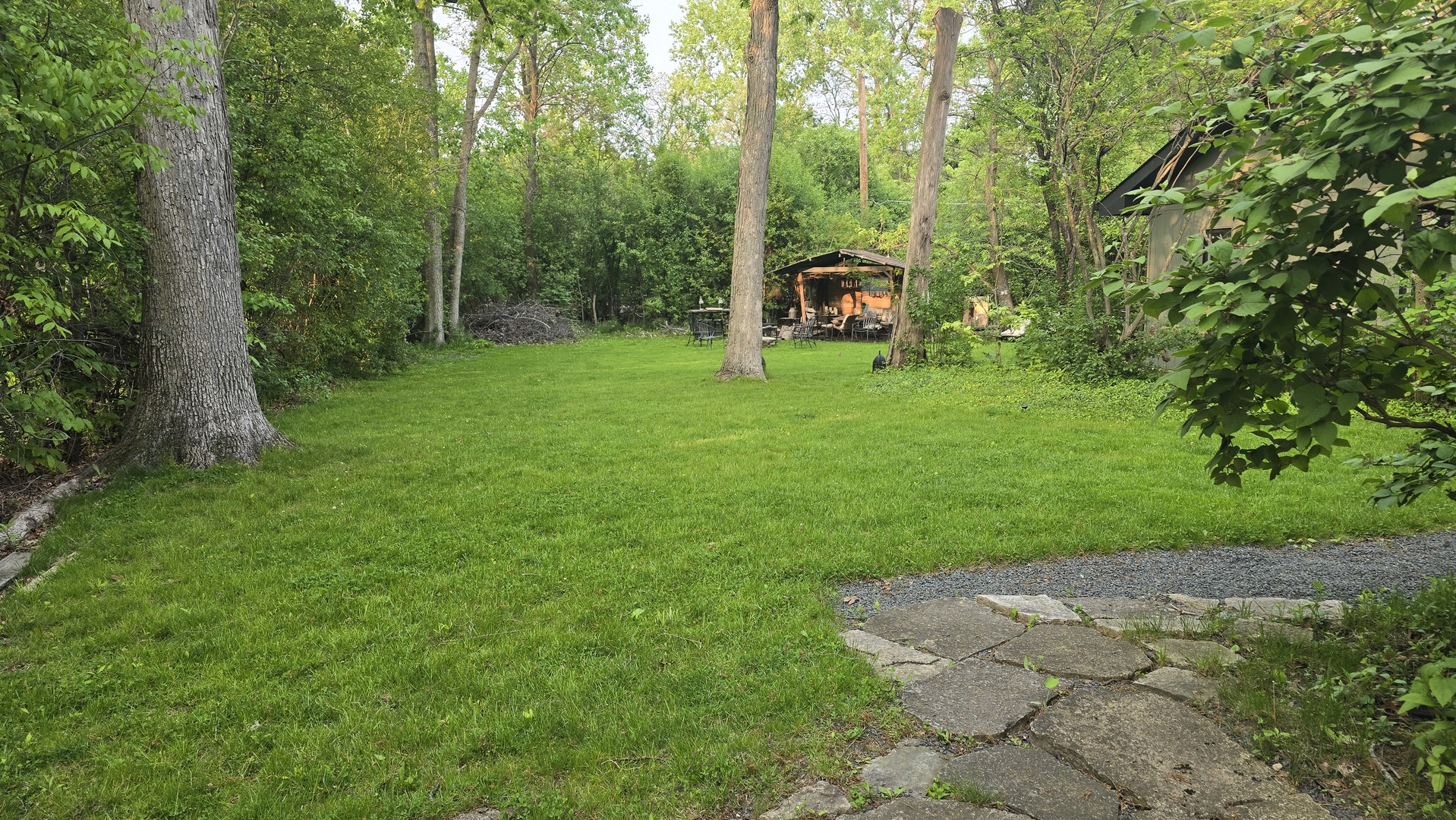 1043 RIDGEWOOD Drive