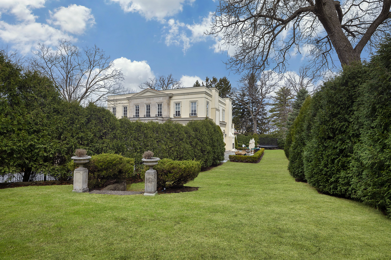 977 Sheridan Road