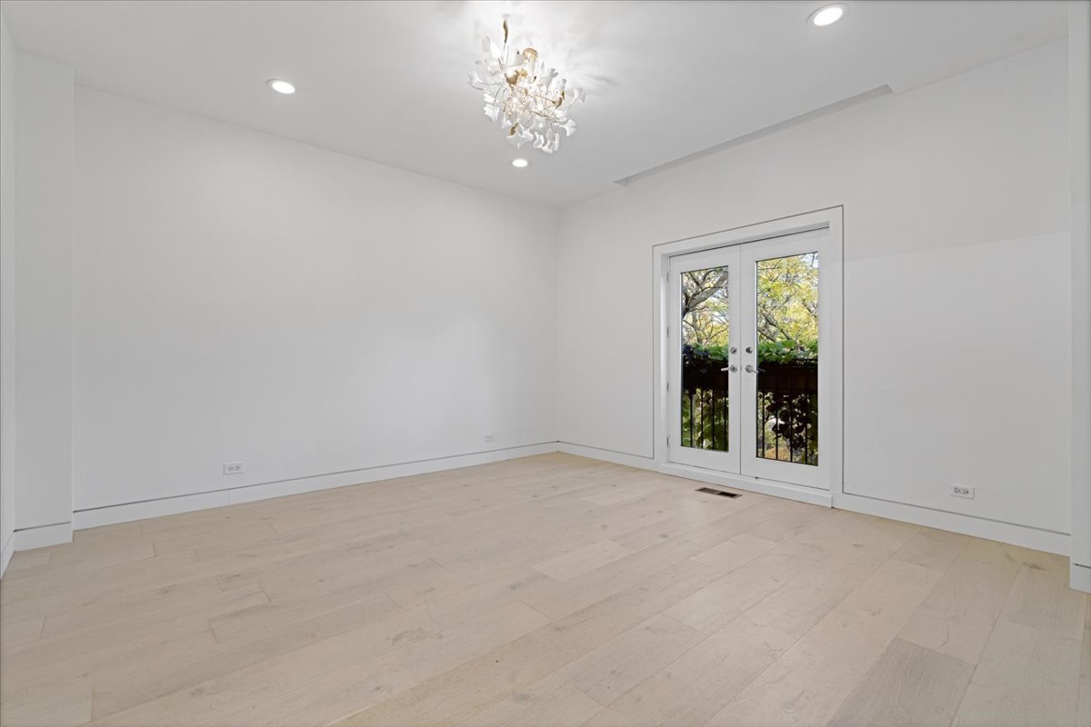 747 W Wrightwood Avenue Unit: c