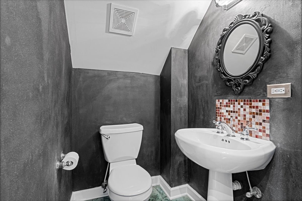 747 W Wrightwood Avenue Unit: c