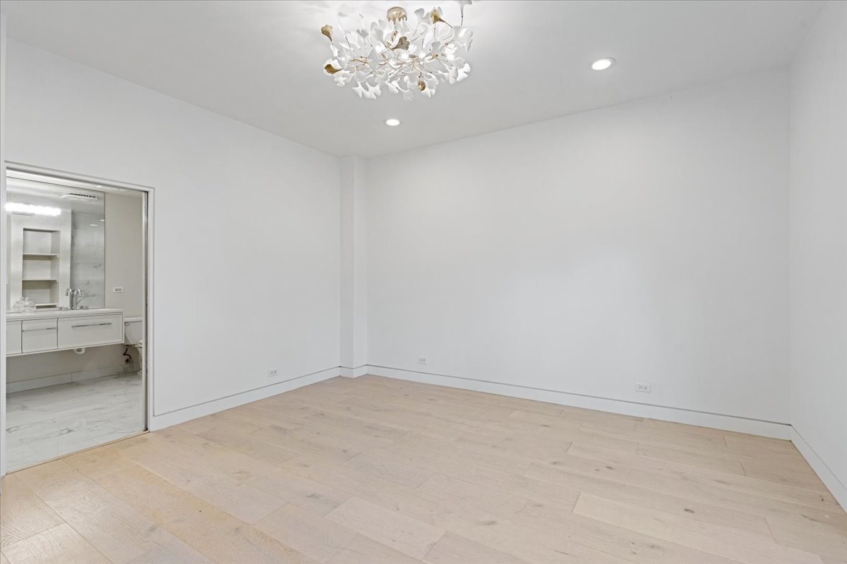 747 W Wrightwood Avenue Unit: c