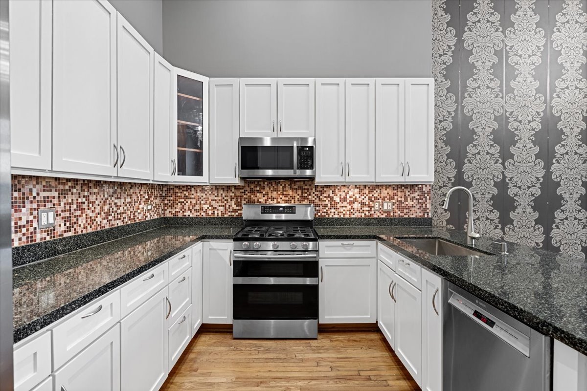 747 W Wrightwood Avenue Unit: c