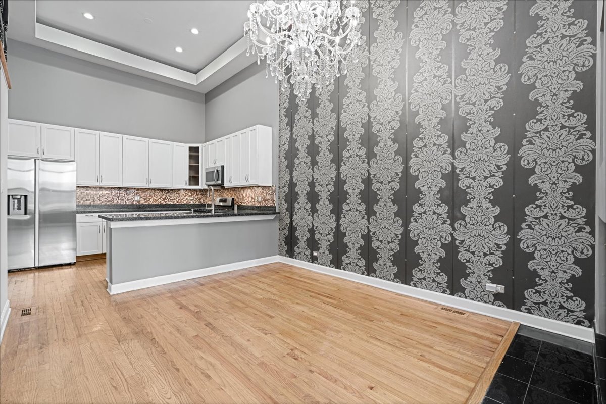 747 W Wrightwood Avenue Unit: c