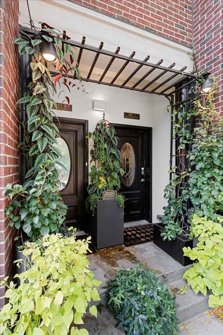 747 W Wrightwood Avenue Unit: c