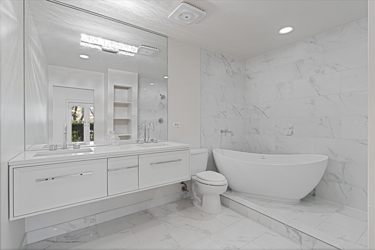 747 W Wrightwood Avenue Unit: c