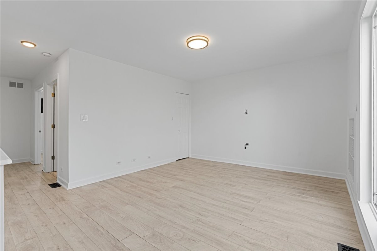 747 W Wrightwood Avenue Unit: c