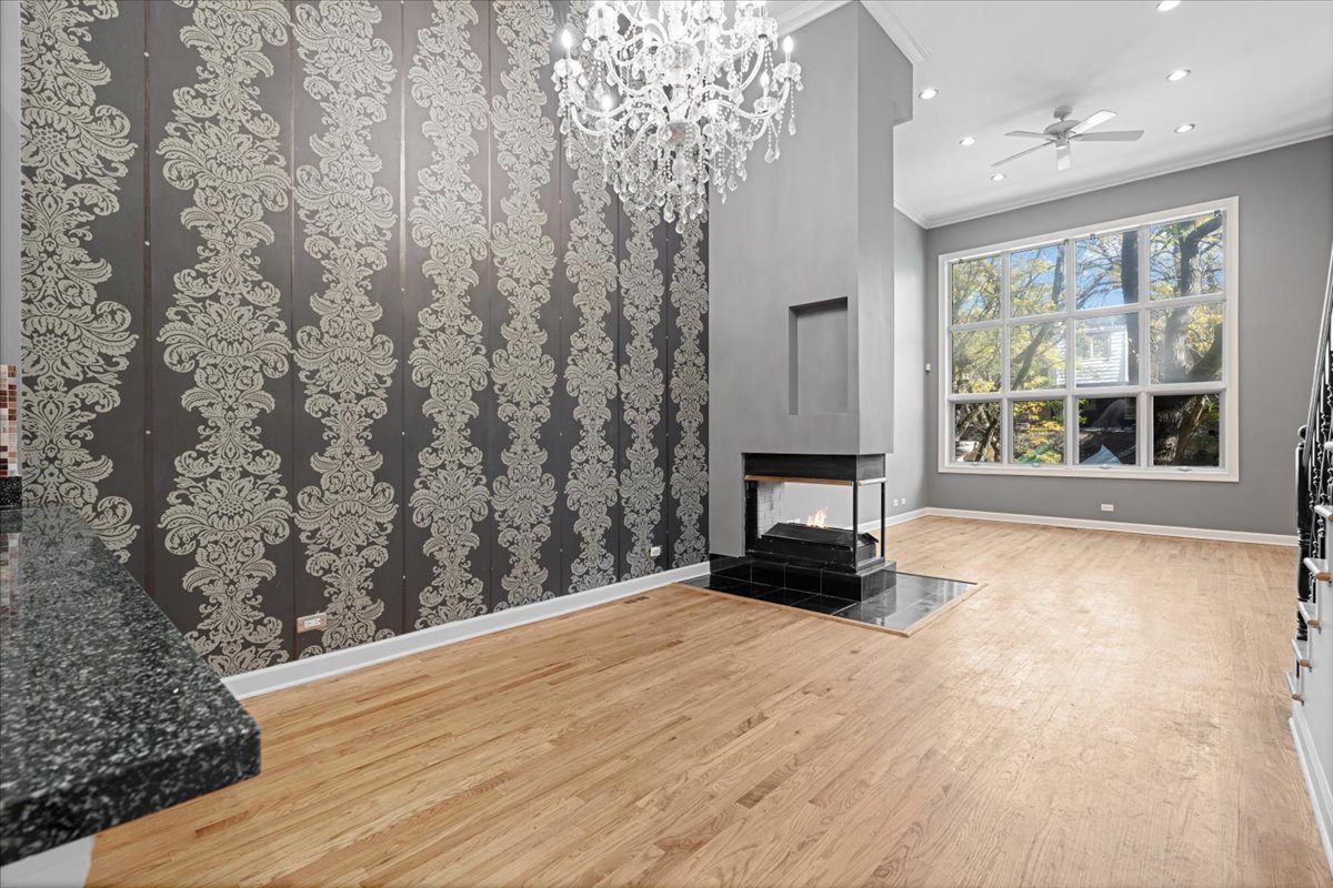 747 W Wrightwood Avenue Unit: c