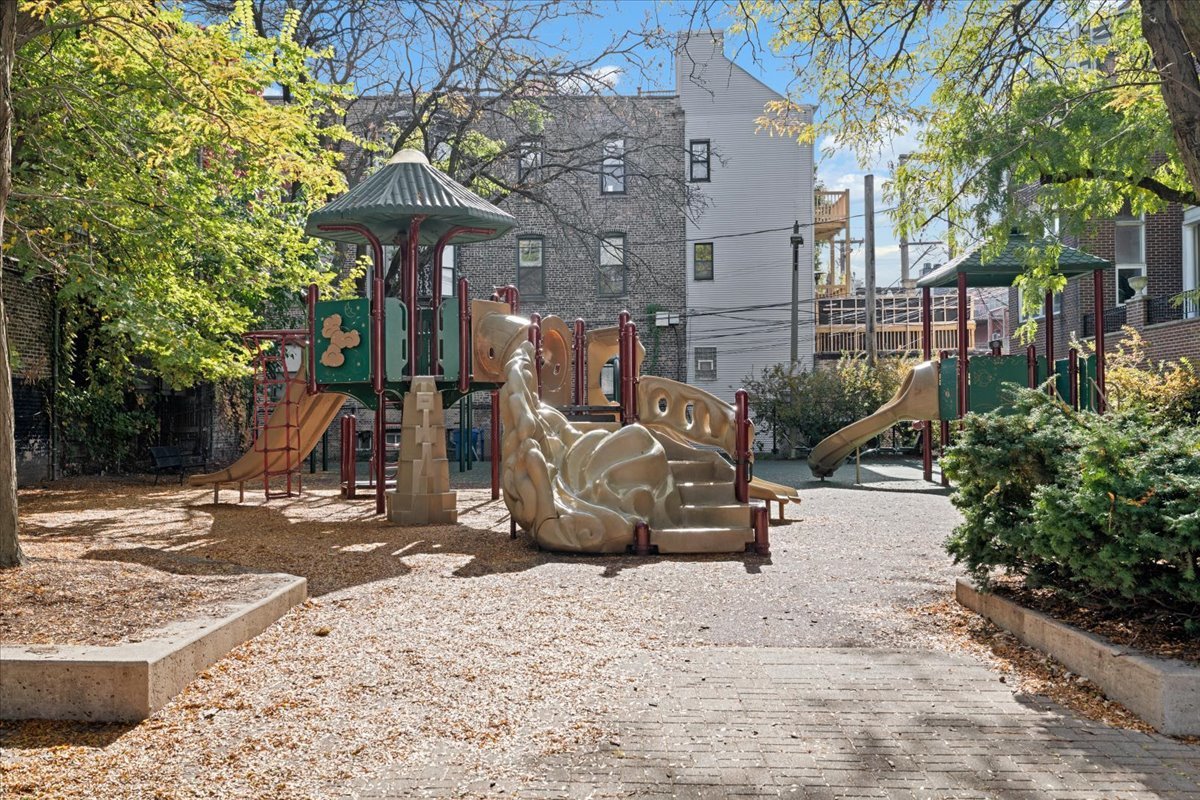 747 W Wrightwood Avenue Unit: c