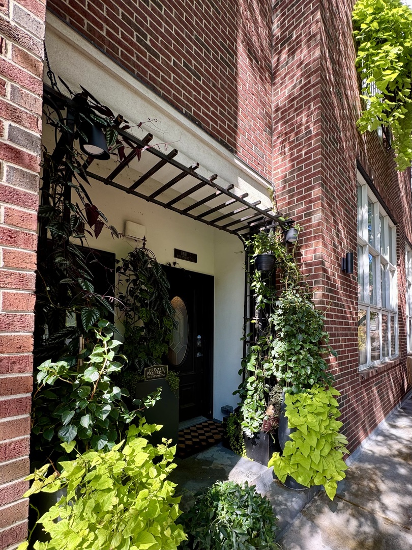 747 W Wrightwood Avenue Unit: c