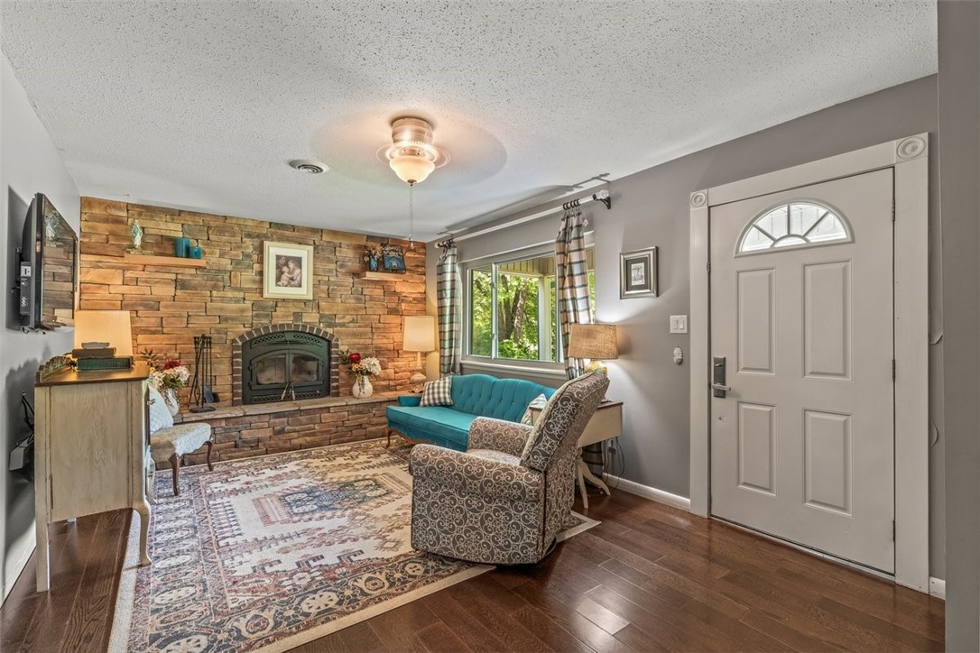 1963 Juneway Terrace