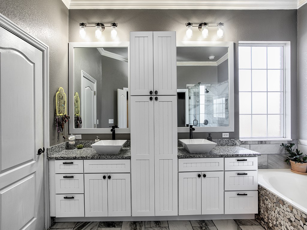 4805 Cedar Ridge Drive