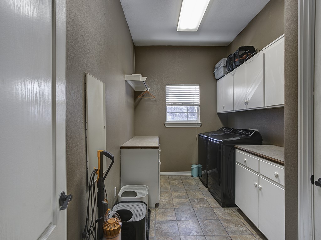 4805 Cedar Ridge Drive