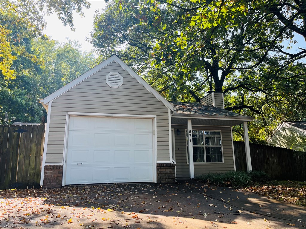 571 E Evergreen Lane