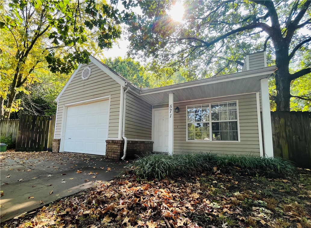 571 E Evergreen Lane