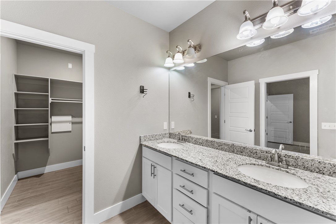 364 W Kinniburgh Drive