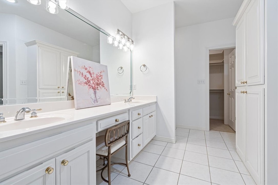 4394 W Castlebury Lane