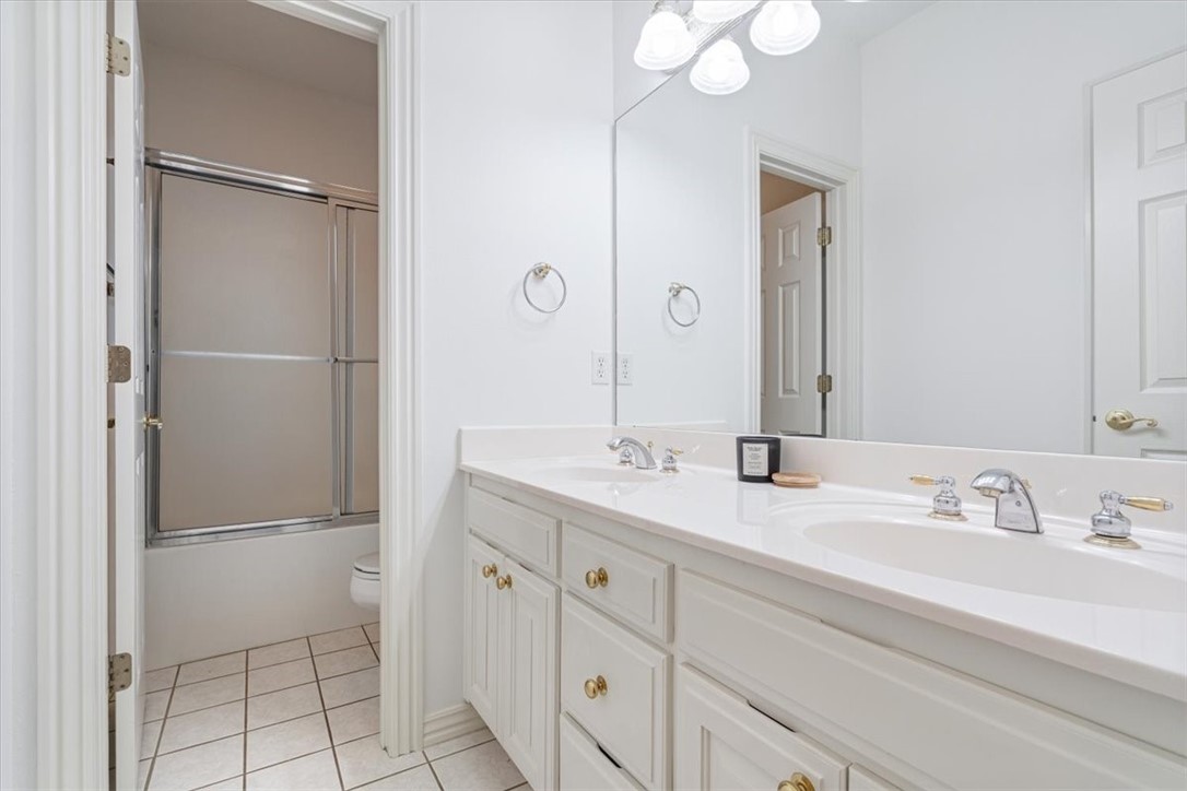 4394 W Castlebury Lane