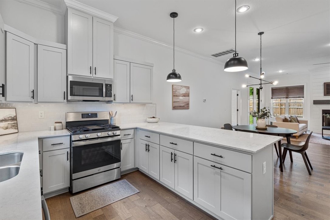 2195 Woodlark Lane