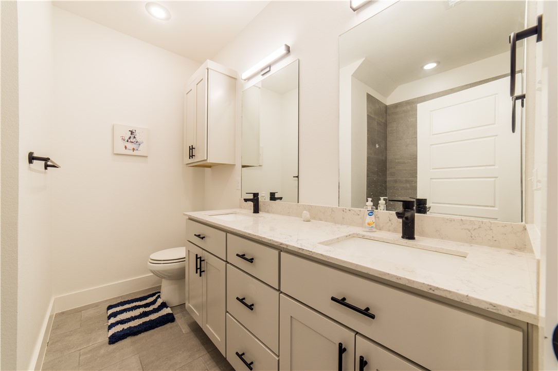 2195 Woodlark Lane