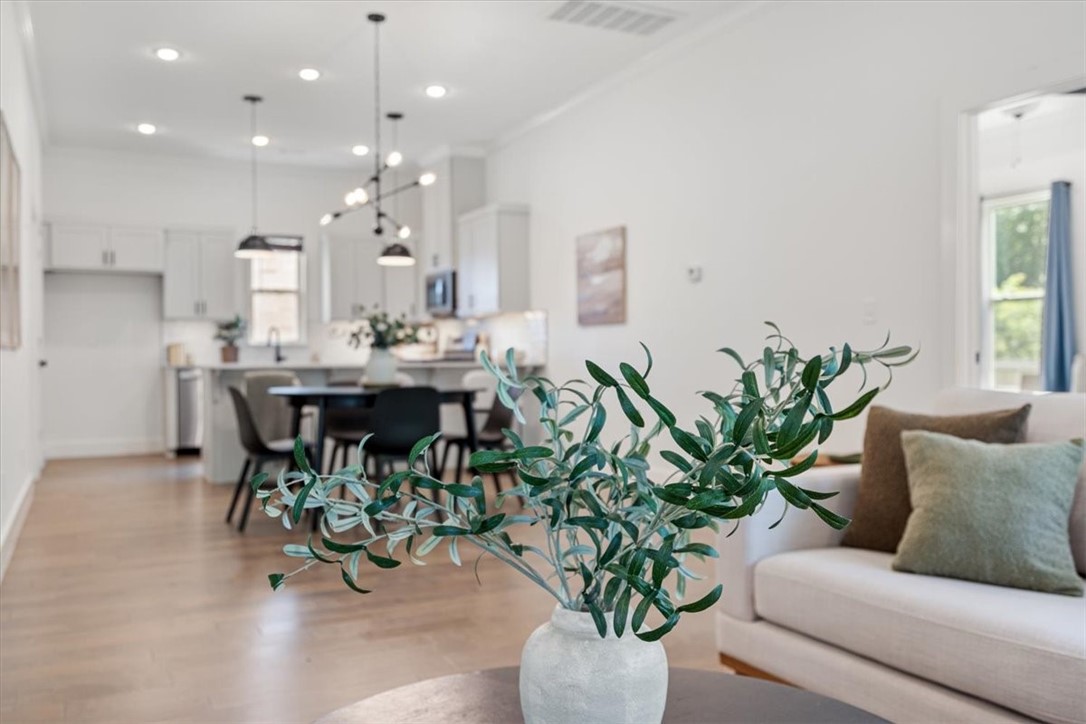2195 Woodlark Lane