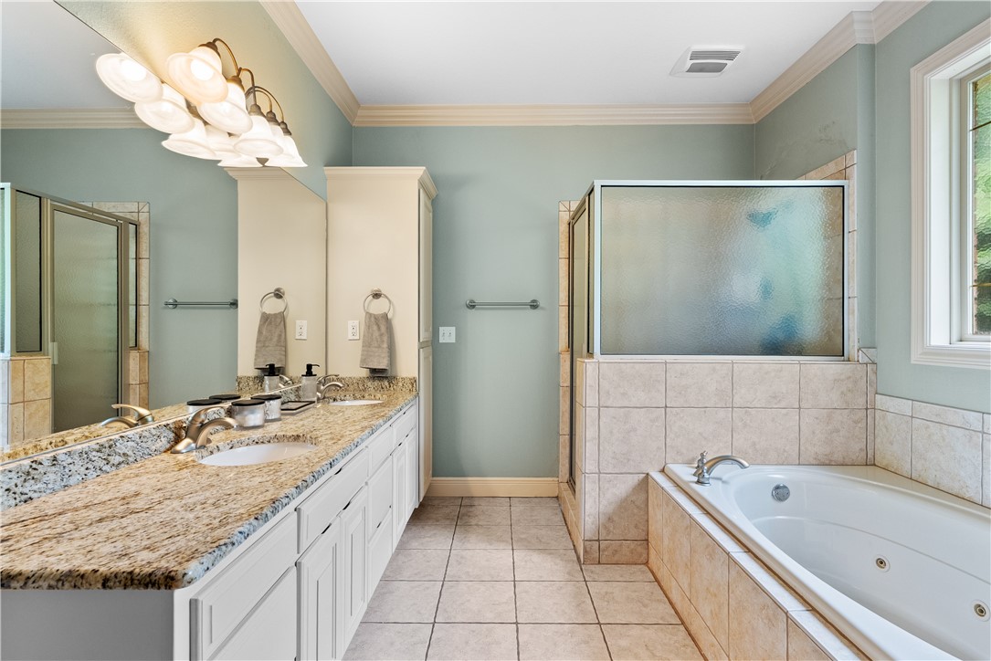 1932 N Hartford Drive