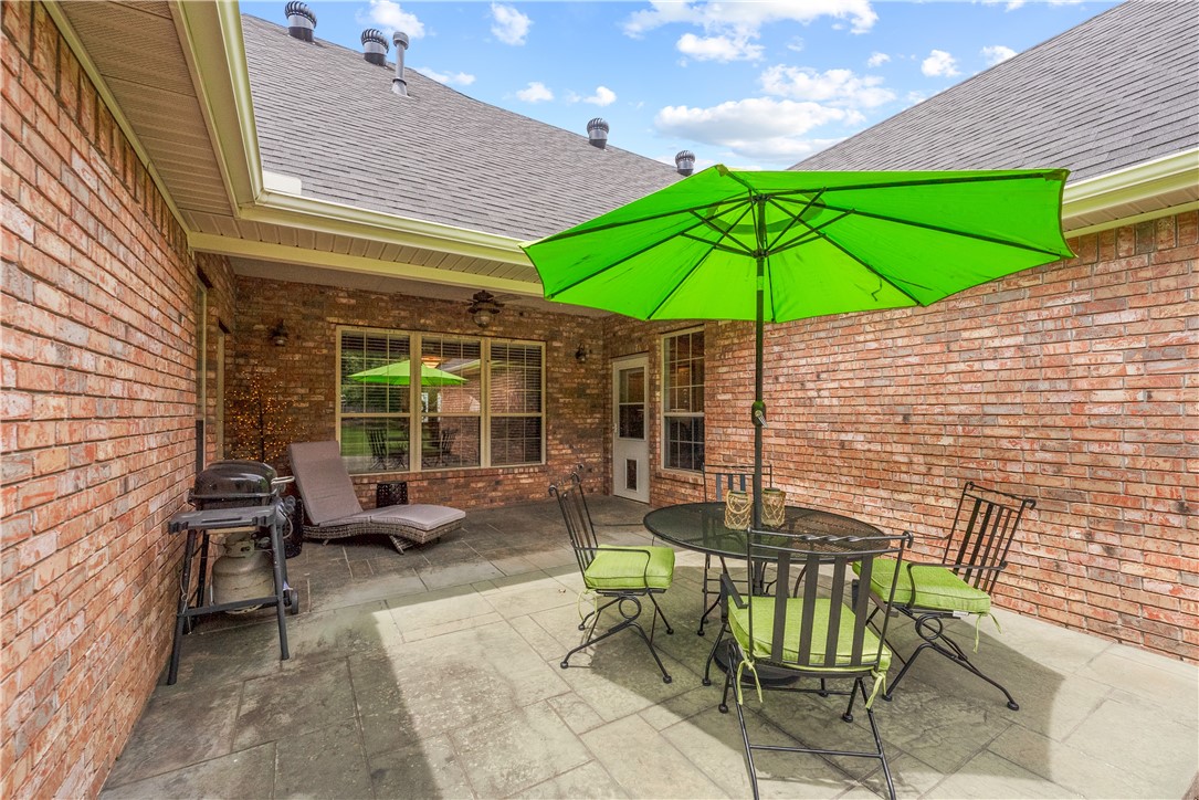 1932 N Hartford Drive