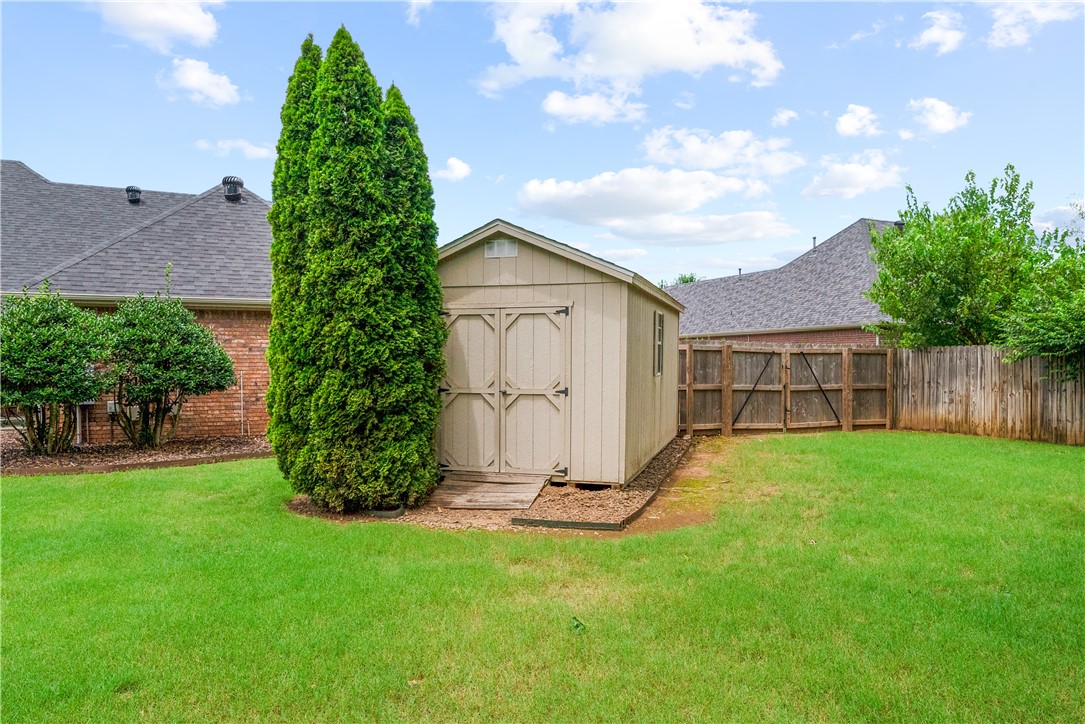 1932 N Hartford Drive