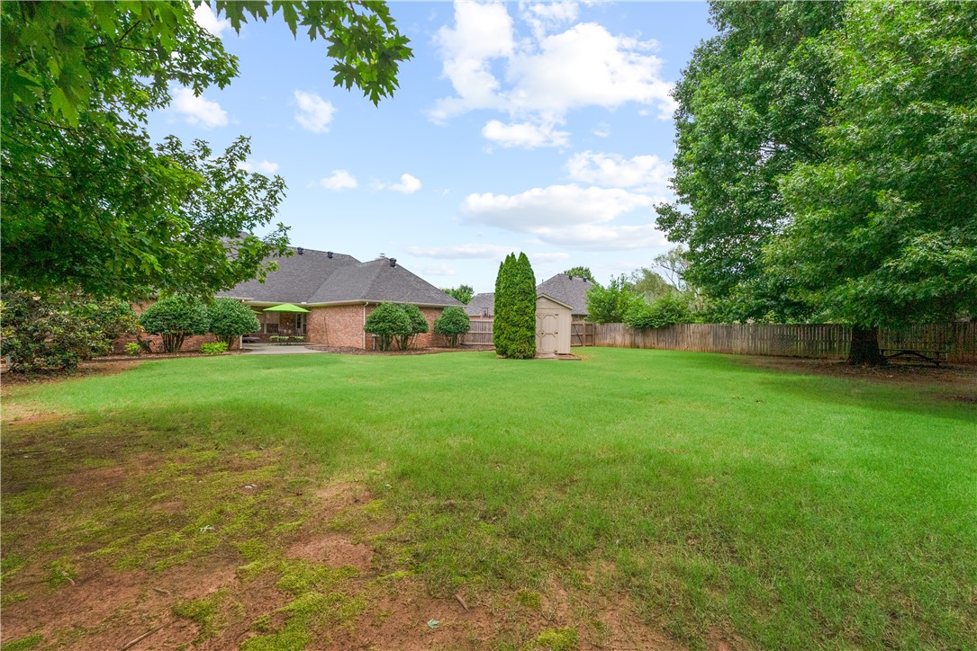 1932 N Hartford Drive