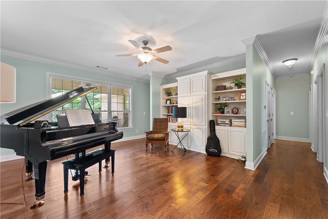 1932 N Hartford Drive